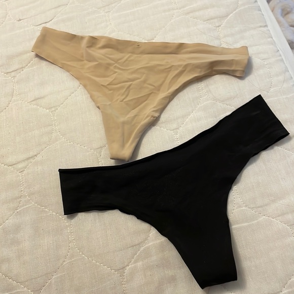 Set of 2 No Show Thongs Beige & Black from Pink & La Senza - Picture 1 of 6
